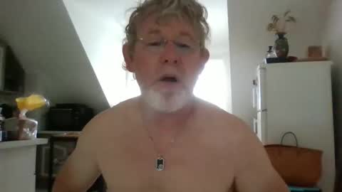 Snapshot of ptitrouquin chatting on 09.17.25 ptitrouquin online show from 09.17.25