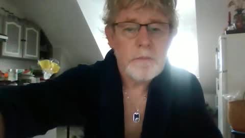 Snapshot of ptitrouquin chatting on 11.25.25 ptitrouquin online show from 11.25.25