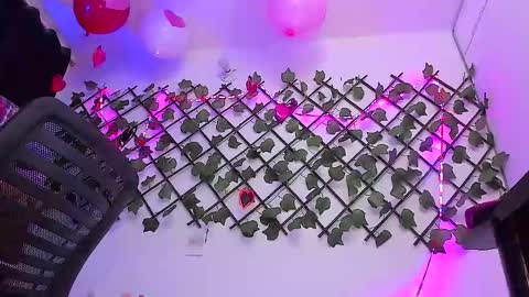 Snapshot of pucaa_ chatting on 02.11.25 Emma Rico model indep online show from 02.11.25