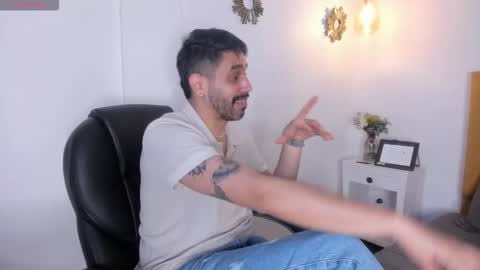 Snapshot of puch16 chatting on 11.19.25 Diego online show from 11.19.25