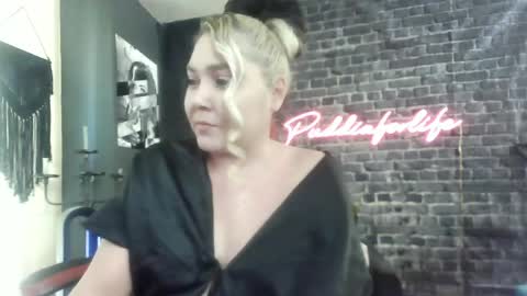 Snapshot of puddinforlife chatting on 05.08.26 Krystle online show from 05.08.26
