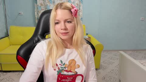 Snapshot of puma4ka chatting on 01.04.25 Victoria online show from 01.04.25