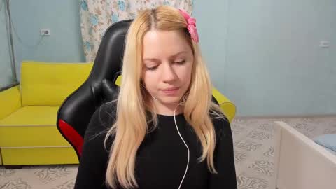 Snapshot of puma4ka chatting on 03.03.25 Victoria online show from 03.03.25