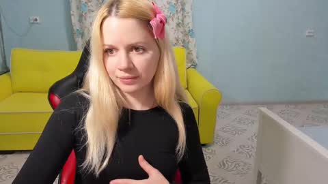 Snapshot of puma4ka chatting on 03.12.25 Victoria online show from 03.12.25