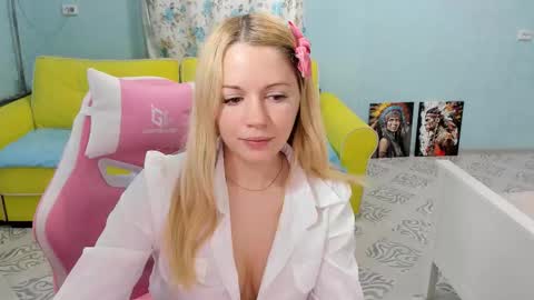 Snapshot of puma4ka chatting on 10.03.25 Victoria online show from 10.03.25