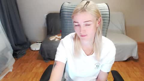 Polly online show from 10.03.25