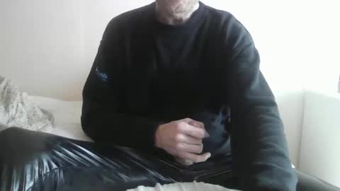 Snapshot of pumpindk chatting on 03.01.25 Pumpin online show from 03.01.25