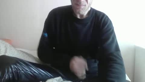 Snapshot of pumpindk chatting on 03.03.25 Pumpin online show from 03.03.25
