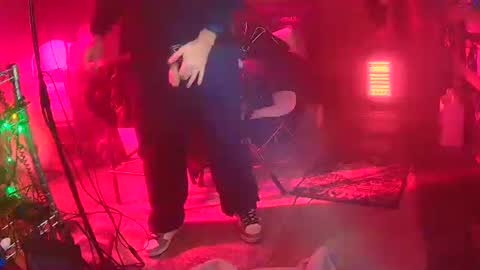 Snapshot of punkrunr083 chatting on 02.13.25 punkrunr083 online show from 02.13.25