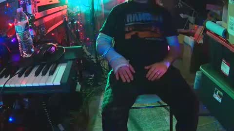 punkrunr083 online show from 04.28.26