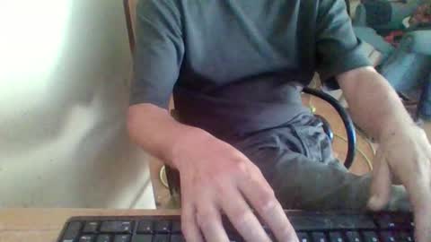 Snapshot of pup_y chatting on 09.26.25 pup_y online show from 09.26.25