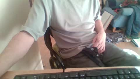 Snapshot of pup_y chatting on 10.01.25 pup_y online show from 10.01.25