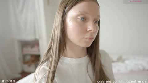 Snapshot of pureangeldolores chatting on 10.29.25 i dont do shows for free. watching here silently and waiting for me to start showing you something for free is useless online show from 10.29.25