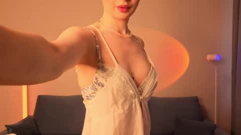 Snapshot of puree_eva chatting on 05.26.26 Eva online show from 05.26.26