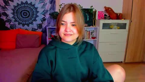 Snapshot of purehanna chatting on 11.28.25 Miss Hanna online show from 11.28.25