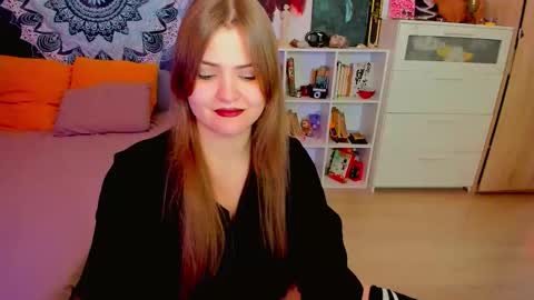 Snapshot of purehanna chatting on 11.30.25 Miss Hanna online show from 11.30.25