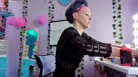 Purple2StayThnxxx online show from 10.29.25