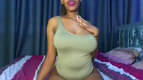 Snapshot of queen321850 chatting on 12.18.25 queen321850 online show from 12.18.25