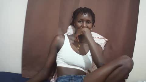 Snapshot of queen_0012 chatting on 05.19.26 asher online show from 05.19.26