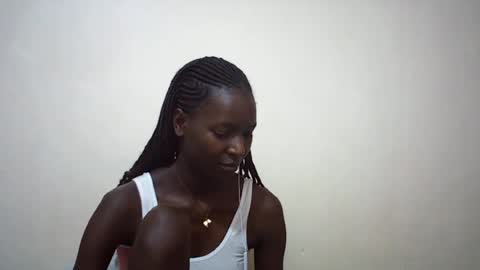 Snapshot of queen_0012 chatting on 06.19.26 asher online show from 06.19.26