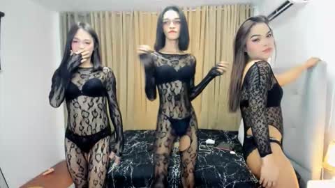 Snapshot of queen_arnie4utsxxx chatting on 12.03.25 Arnie online show from 12.03.25