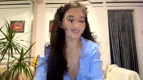 Snapshot of queen_chatur chatting on 02.03.25 Viktoria online show from 02.03.25