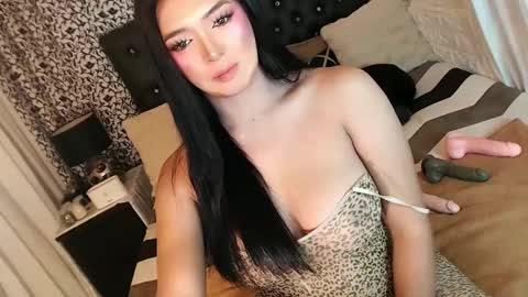 Snapshot of queen_cummer chatting on 03.06.25 Yeng online show from 03.06.25