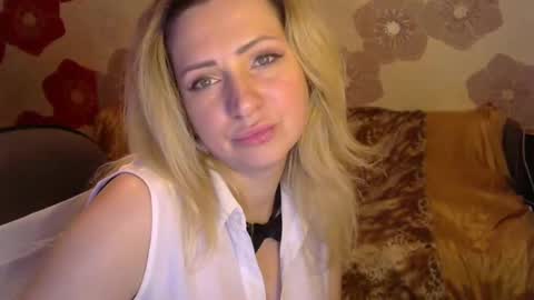 Snapshot of queen_daenerys chatting on 12.15.24 Queen Daenerys online show from 12.15.24