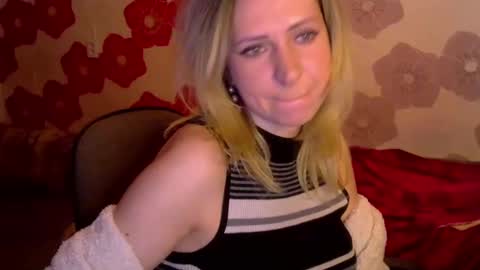 Snapshot of queen_daenerys chatting on 02.13.25 Queen Daenerys online show from 02.13.25