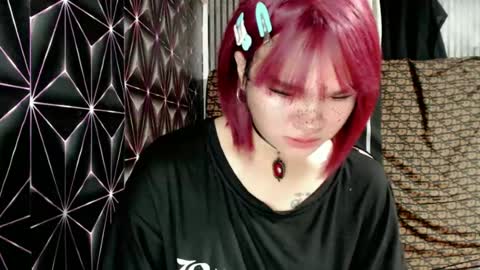 Snapshot of queen_elicktra chatting on 06.18.26 JOY online show from 06.18.26