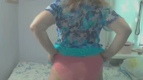 Snapshot of queen_jane8 chatting on 05.28.26 queen_jane8 online show from 05.28.26