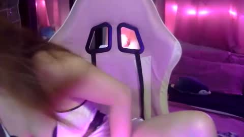 QueenHennessy online show from 11.05.25