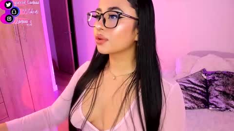 Snapshot of queen_liana chatting on 12.14.24 Liana  online show from 12.14.24