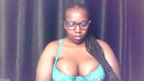 Snapshot of queen_melanine chatting on 06.21.26 QUEEN online show from 06.21.26