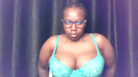 Snapshot of queen_melanine chatting on 06.27.26 QUEEN online show from 06.27.26