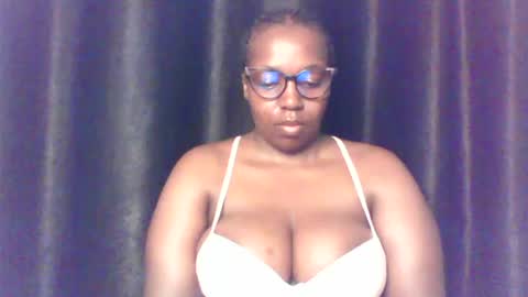 Snapshot of queen_melanine chatting on 06.29.26 QUEEN online show from 06.29.26