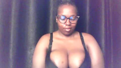 Snapshot of queen_melanine chatting on 06.30.26 QUEEN online show from 06.30.26