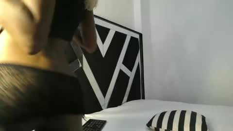 Snapshot of queen_sashavixen chatting on 04.27.26 queen_sashavixen online show from 04.27.26