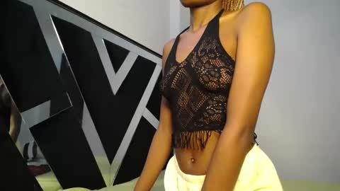 Snapshot of queen_sashavixen chatting on 05.12.26 queen_sashavixen online show from 05.12.26