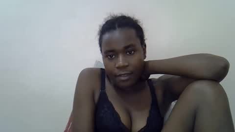 Snapshot of queen_sly chatting on 10.11.25 queen_sly online show from 10.11.25