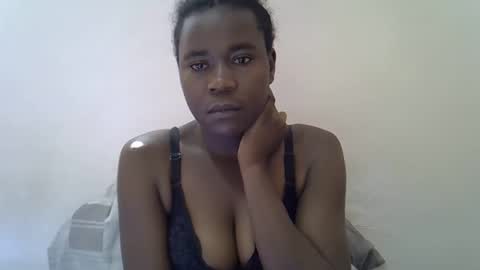 Snapshot of queen_sly chatting on 10.12.25 queen_sly online show from 10.12.25