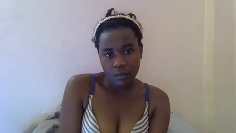 Snapshot of queen_sly chatting on 10.15.25 queen_sly online show from 10.15.25