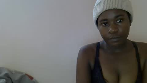 Snapshot of queen_sly chatting on 10.17.25 queen_sly online show from 10.17.25