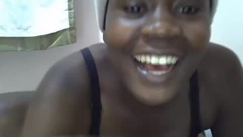 Snapshot of queen_sly chatting on 10.17.25 queen_sly online show from 10.17.25
