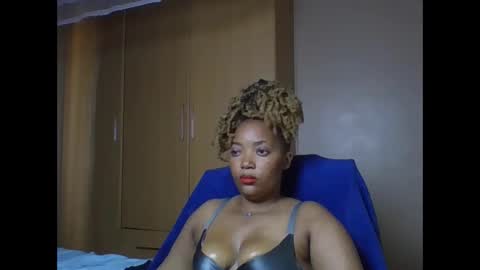Snapshot of queenbebony2 chatting on 06.08.26 Queenbebony2 online show from 06.08.26
