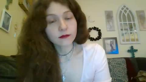 queencrimsonlvx online show from 04.18.26