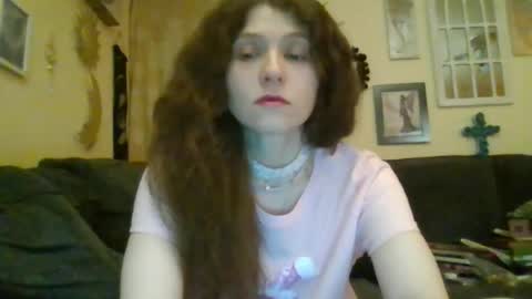 Snapshot of queencrimsonlvx chatting on 05.28.26 queencrimsonlvx online show from 05.28.26