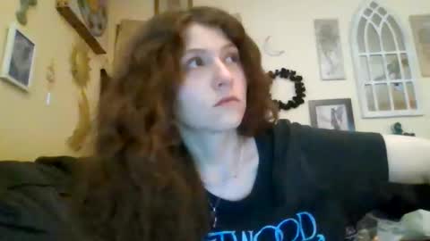 Snapshot of queencrimsonlvx chatting on 06.10.26 queencrimsonlvx online show from 06.10.26