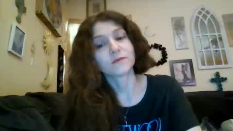 Snapshot of queencrimsonlvx chatting on 06.11.26 queencrimsonlvx online show from 06.11.26