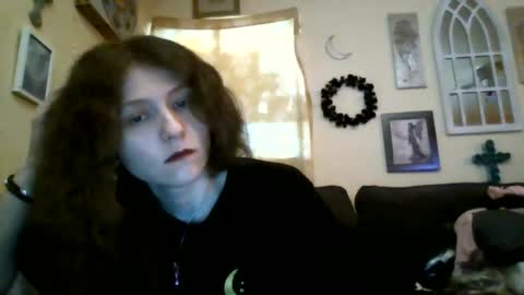 Snapshot of queencrimsonlvx chatting on 06.14.26 queencrimsonlvx online show from 06.14.26